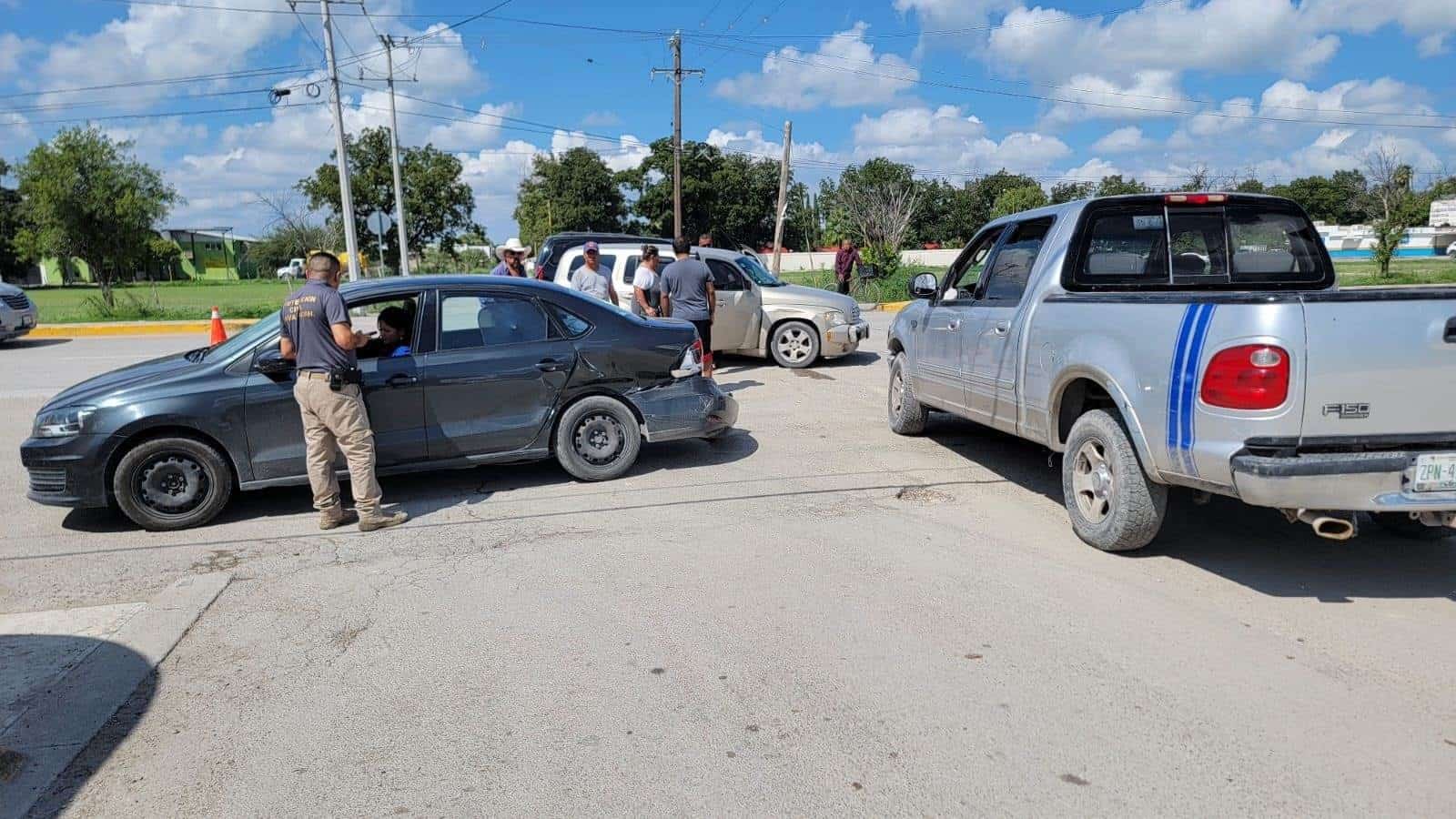 Accidente entre Tres Vehículos en Nava deja una persona lesionada