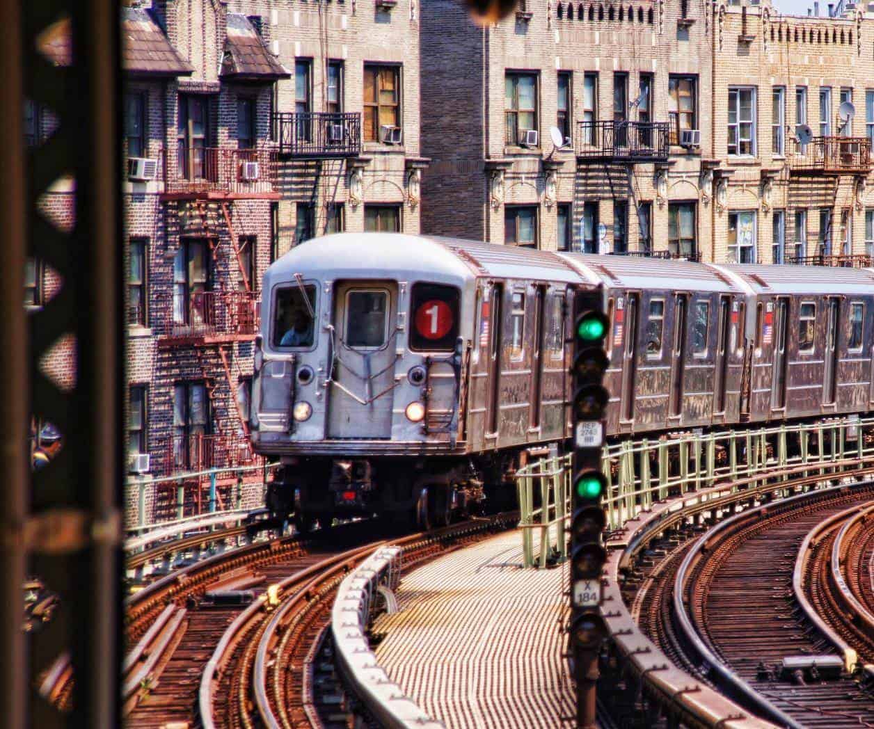 Adolescentes se roban tren del metro de Nueva York