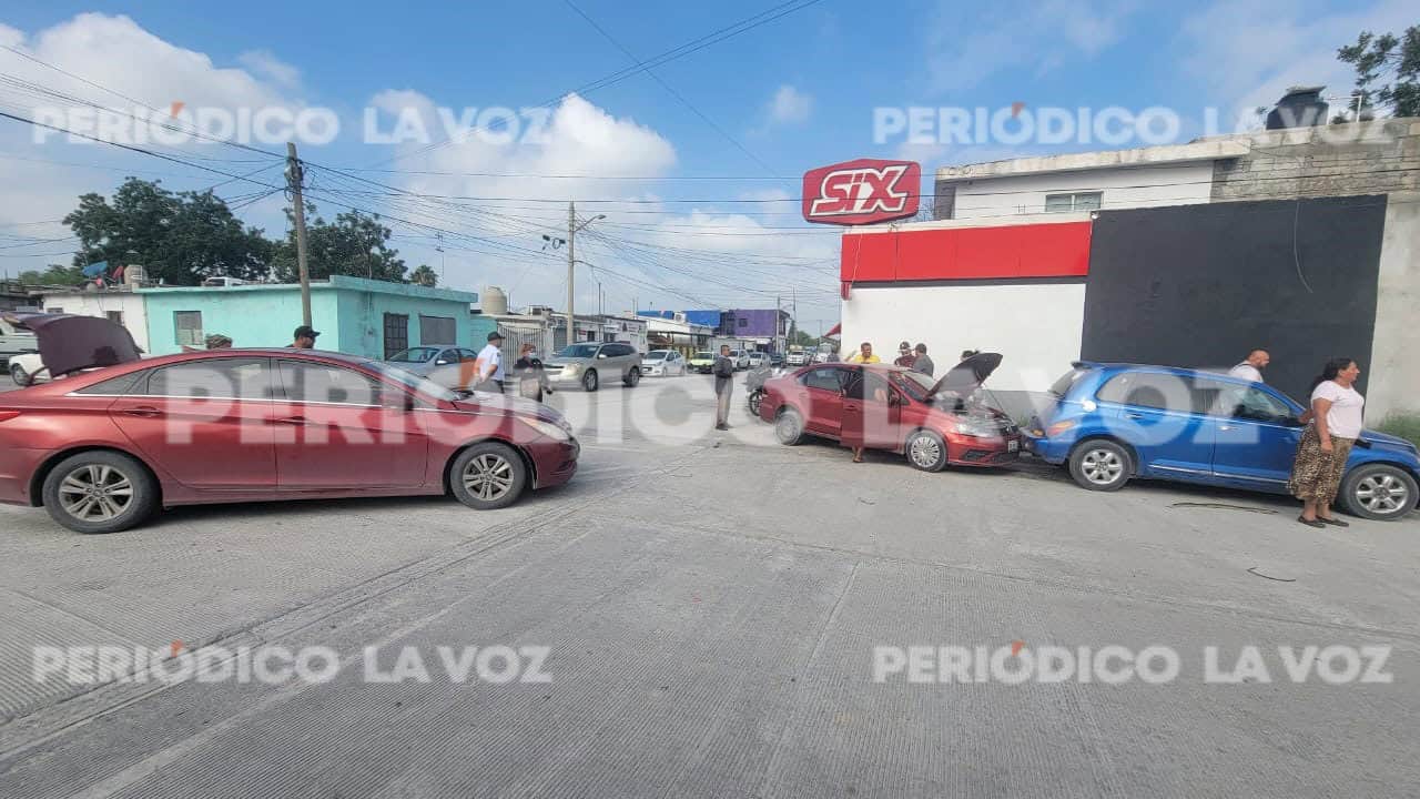 Tras el impacto del Sonata, el Vento se proyectó contra el auto estacionado.