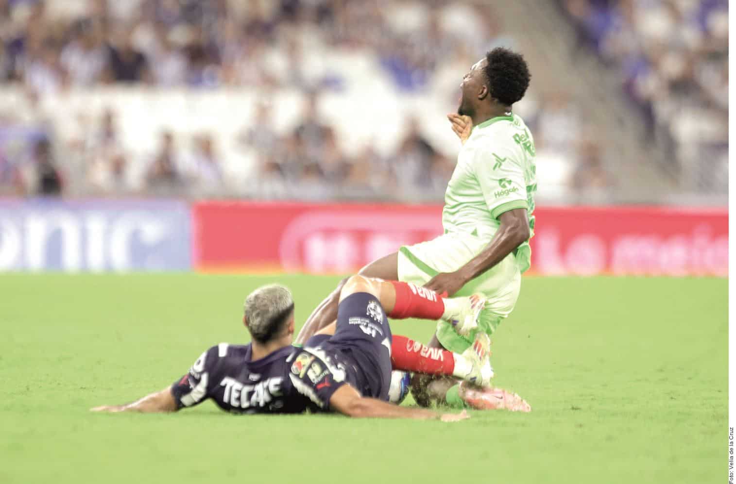 Avilés fuera cuatro meses por lesión ante Rayados 