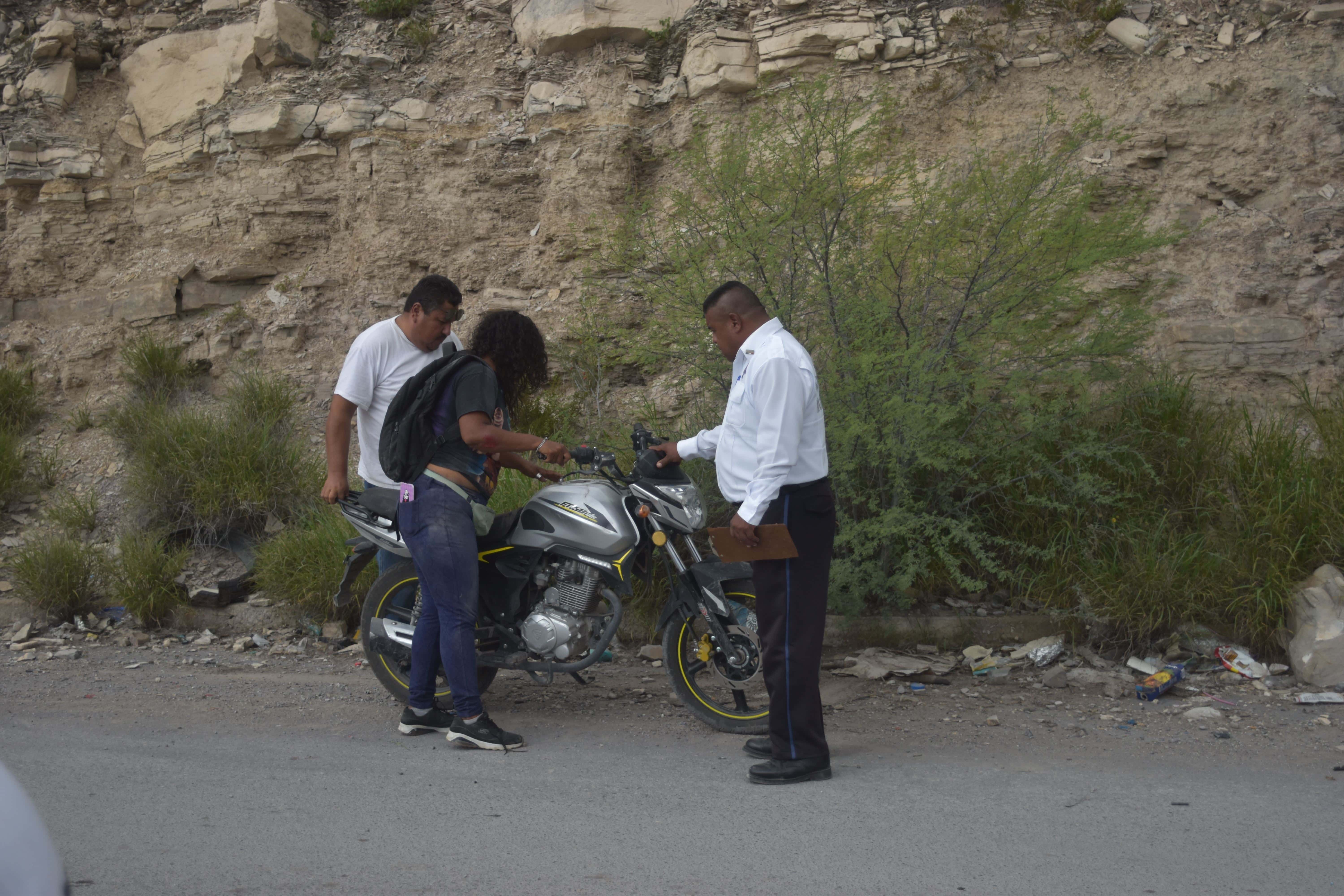 Derrapa en moto tras discutir con hermana