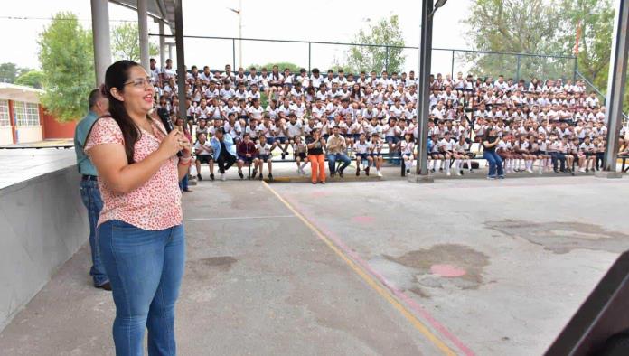 Alcaldesa entrega estímulo económico a escuela ganadora de concurso Alcalde Infantil