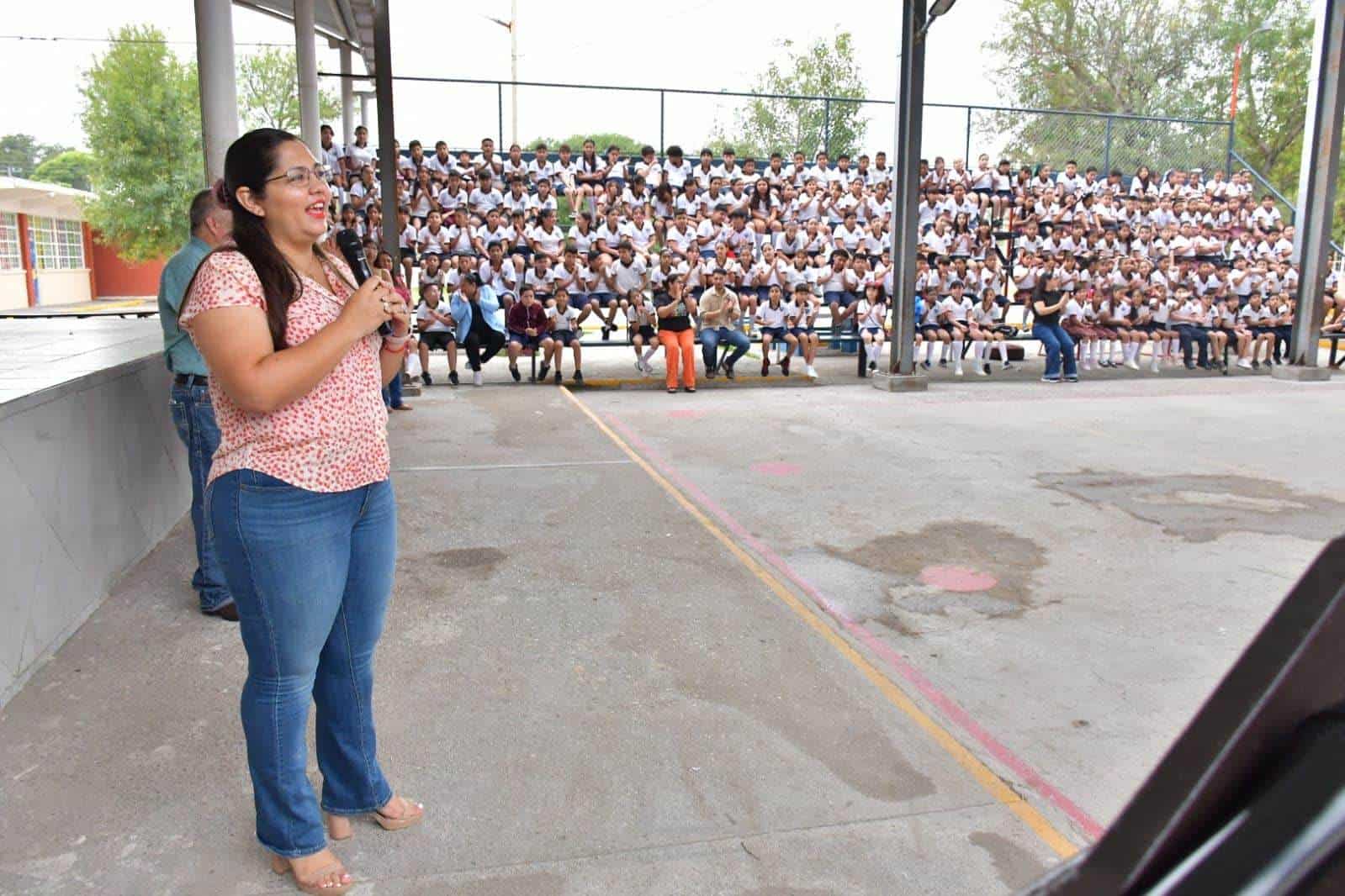 Alcaldesa entrega estímulo económico a escuela ganadora de concurso Alcalde Infantil