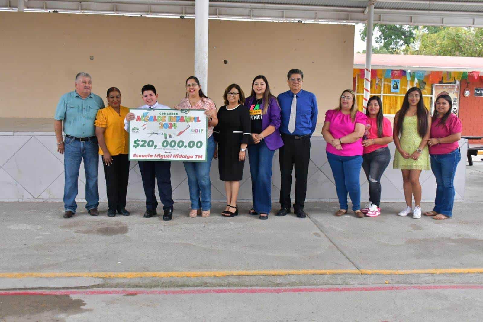 Alcaldesa entrega estímulo económico a escuela ganadora de concurso Alcalde Infantil