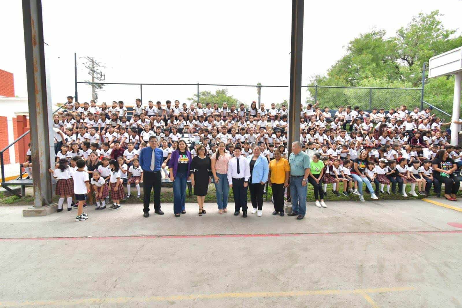 Alcaldesa entrega estímulo económico a escuela ganadora de concurso Alcalde Infantil