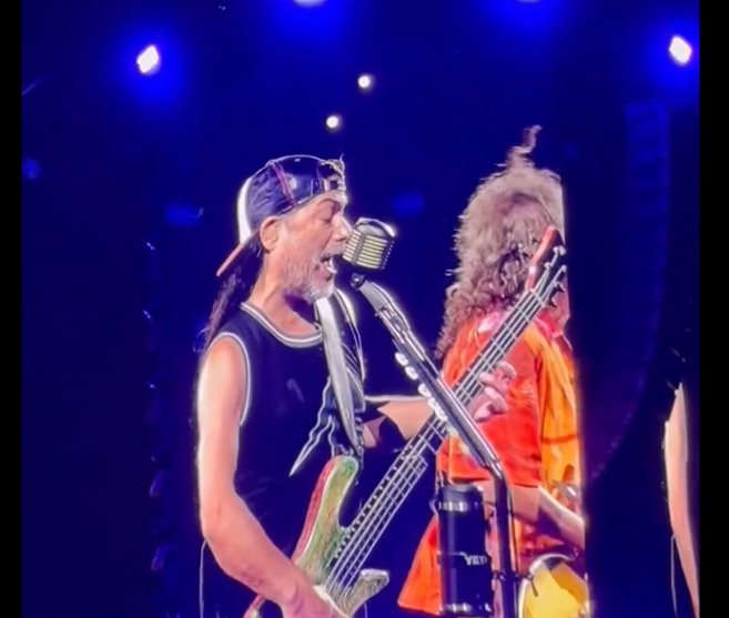 Metallica interpreta La Chona de Los Tucanes de Tijuana