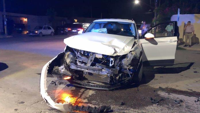 Dos lesionados en accidente en crucero