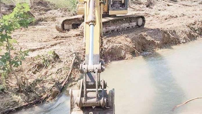 Desazolve en Lamadrid busca beneficiar a ejidos