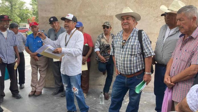 Se va AMLO sin cumplir a pensionados