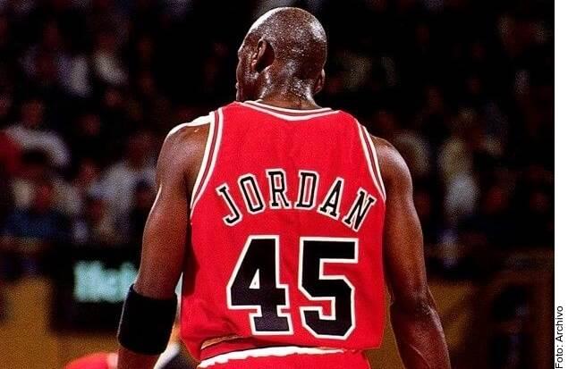 La razón por la que Michael Jordan usó el #45 