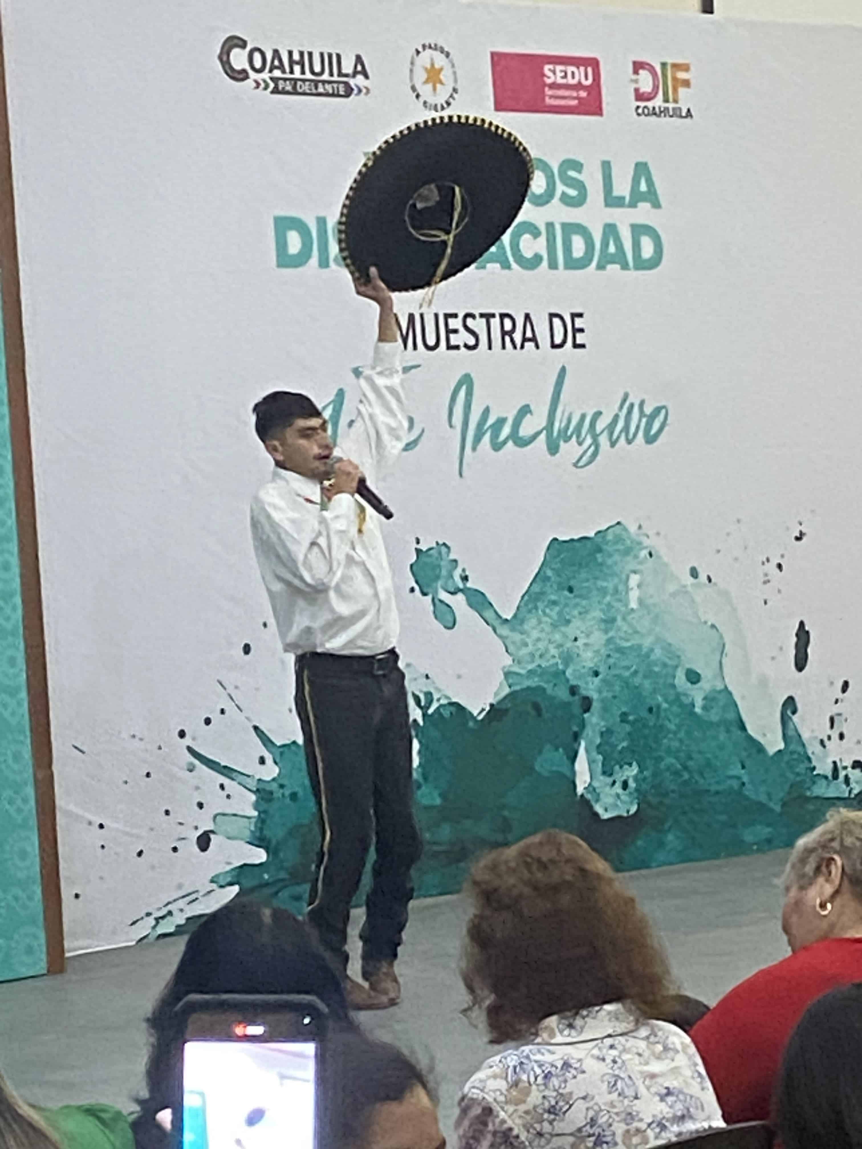 Alumnos del CAM 16 destacan  en arte