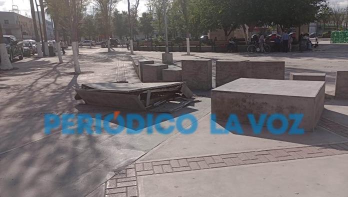 Causa ebrio policía daños en Plaza Principal