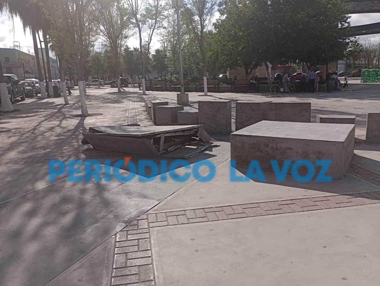 Causa ebrio policía daños en Plaza Principal