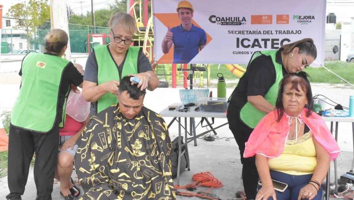 Se realiza exitosa brigada de salud en la plaza Ferromex de Nava