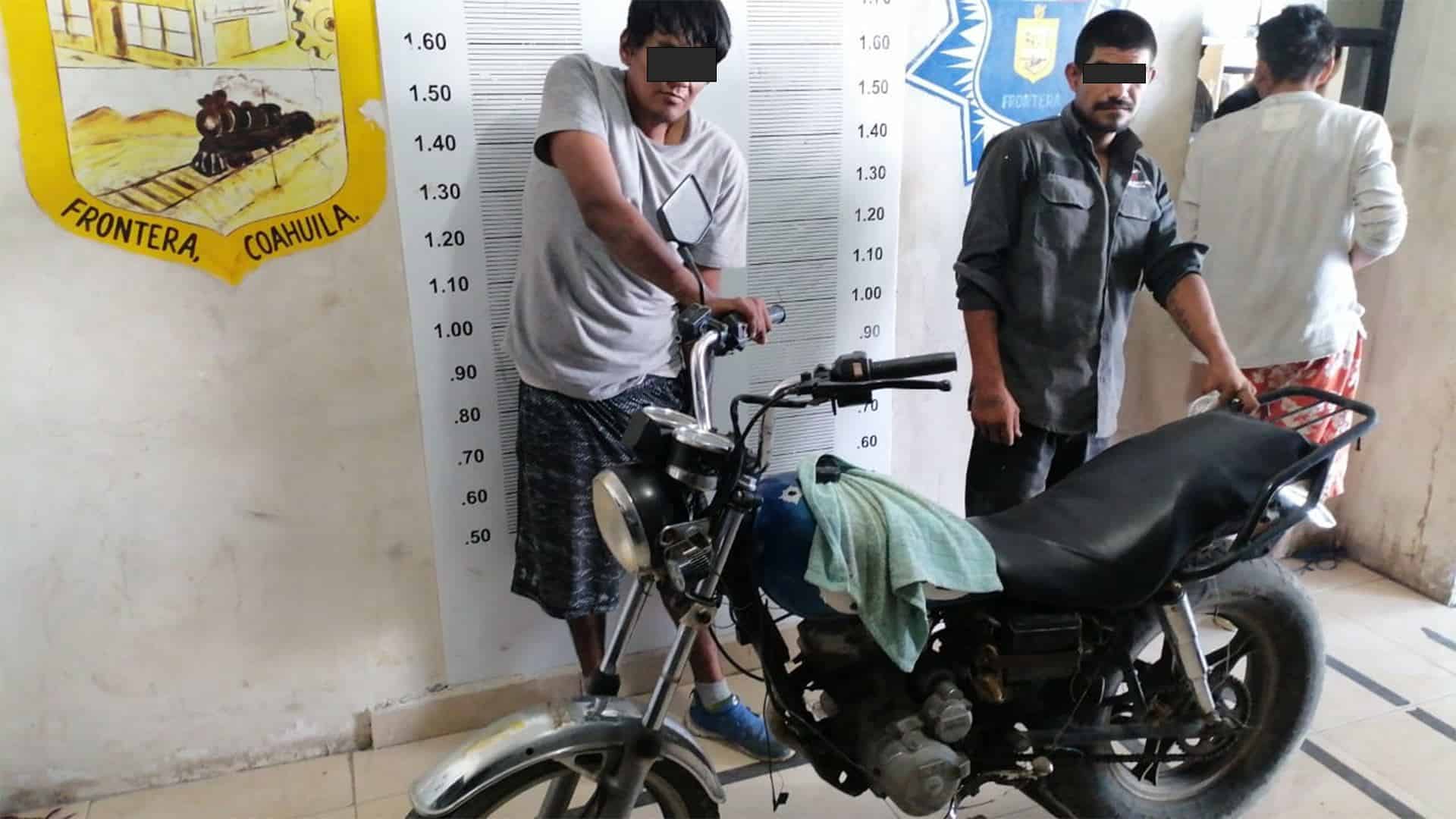 Capturan a dos ladrones tras el robo de una moto