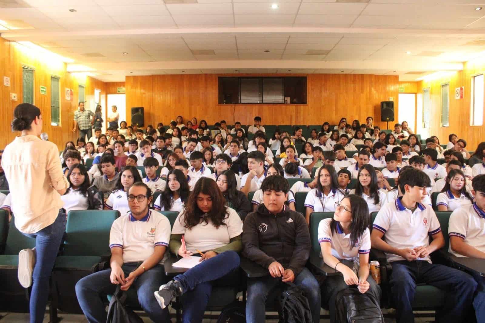 Llevan a jóvenes pláticas de sexualidad