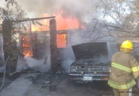 Incendio en Nava deja daños totales en vivienda