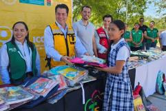 Entregan mochilas y útiles escolares en Río Escondido para Impulsar la Educación