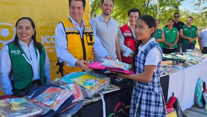 Entregan mochilas y útiles escolares en Río Escondido para Impulsar la Educación