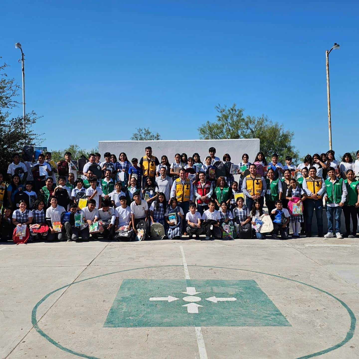 Entregan mochilas y útiles escolares en Río Escondido para Impulsar la Educación