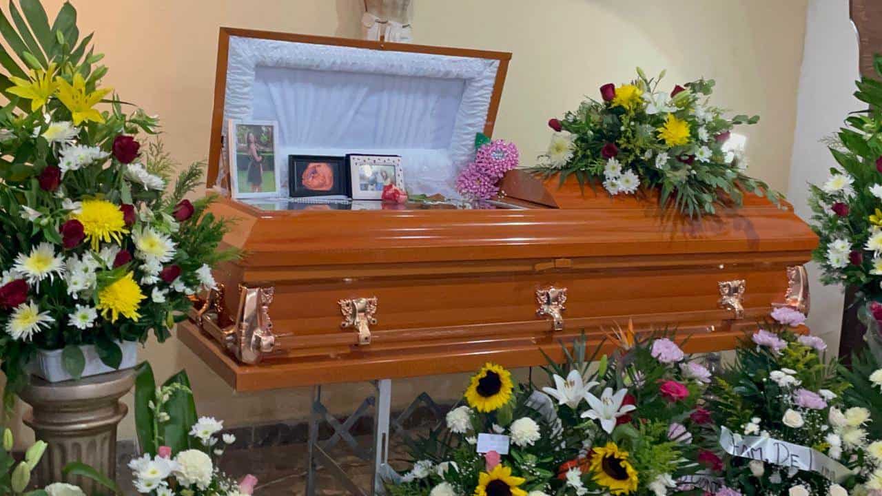 Ultimo adiós a Carolina Elizabeth.