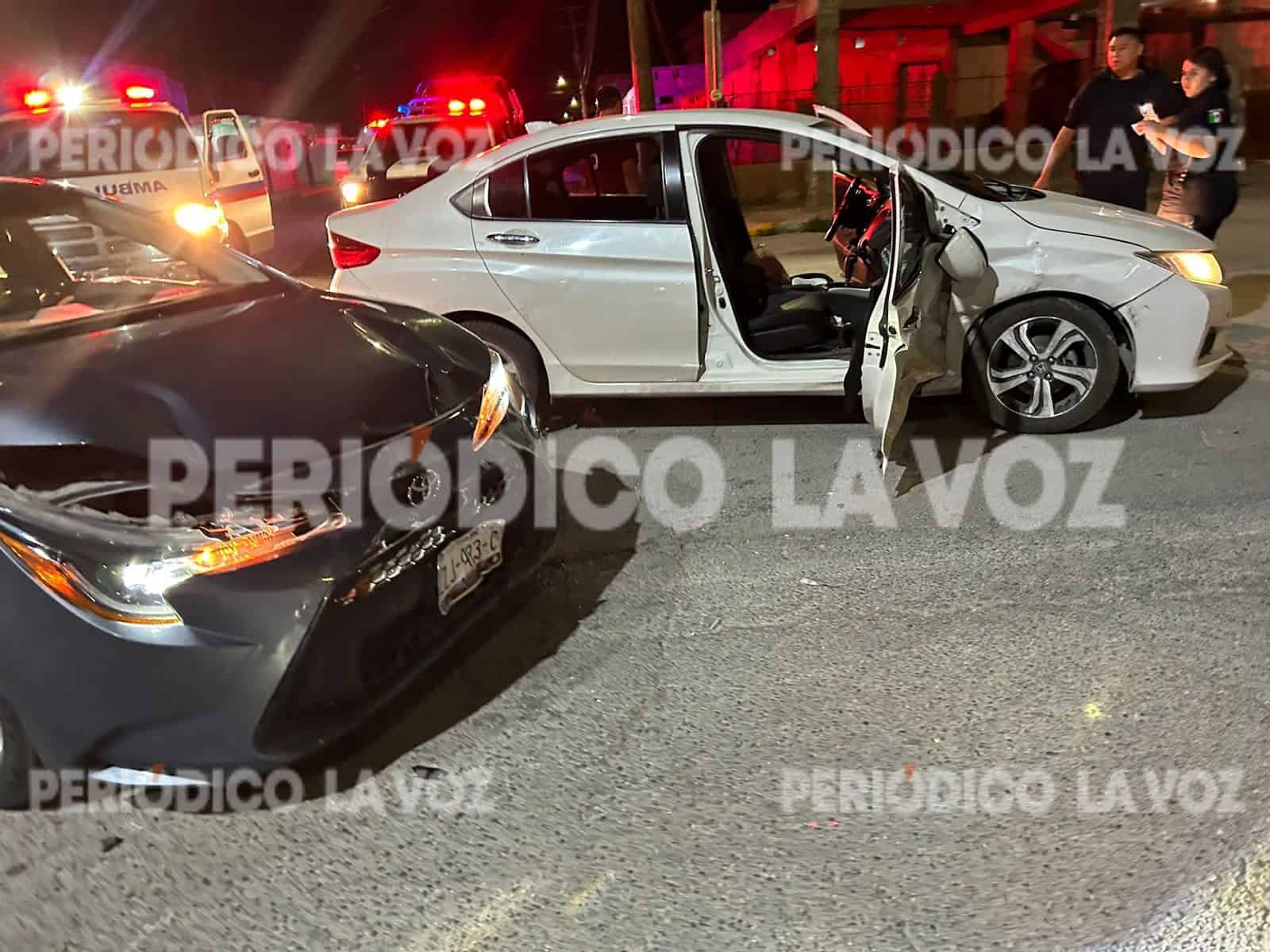 Lesiona en choque a mujer y su hija