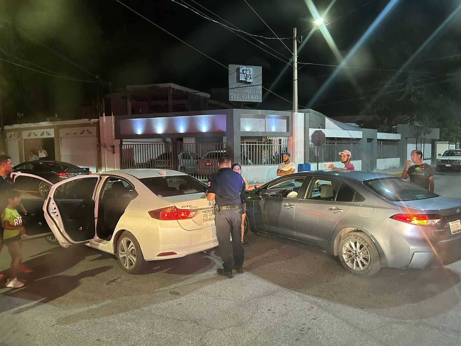 Lesiona en choque a mujer y su hija