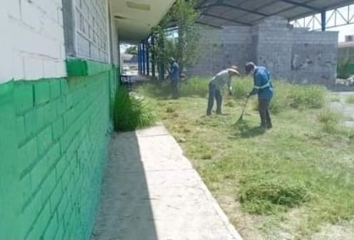 La limpieza de escuelas es parte fundamental en esta administración.