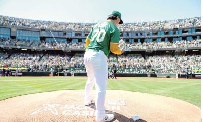 Ganan su último juego en Oakland 