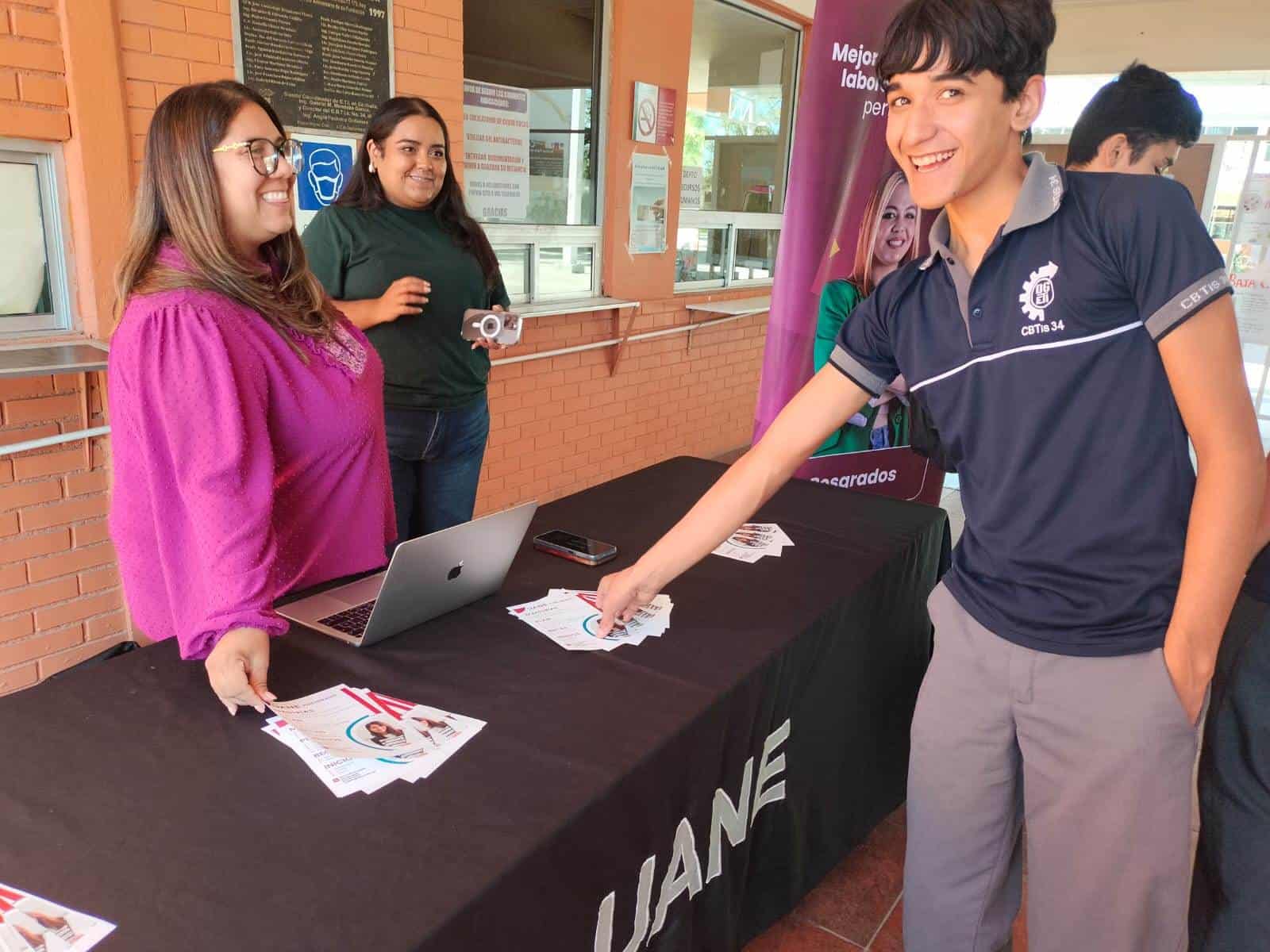 Amplia oferta educativa conmemorando 50 años en UANE 