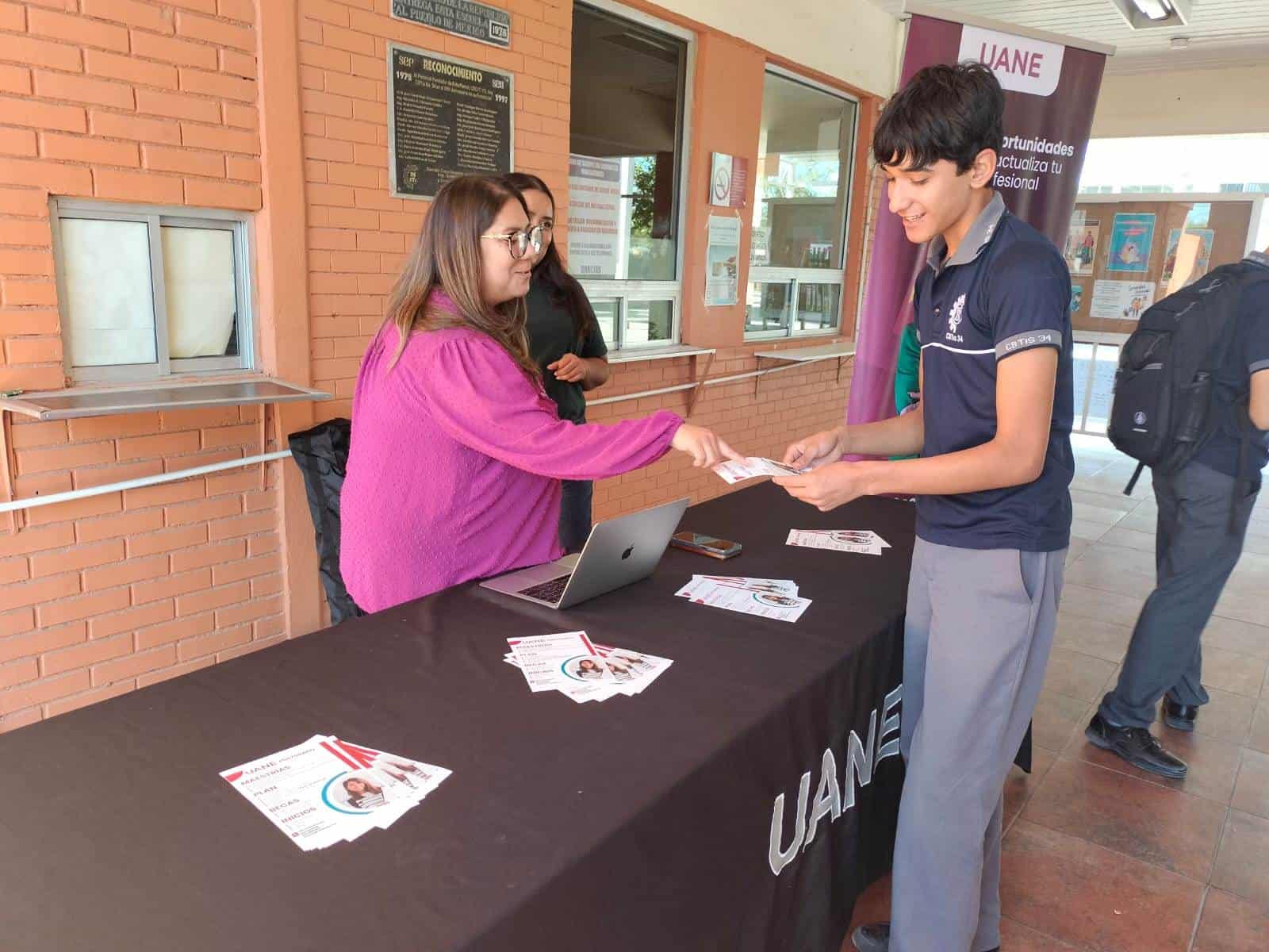 Amplia oferta educativa conmemorando 50 años en UANE 