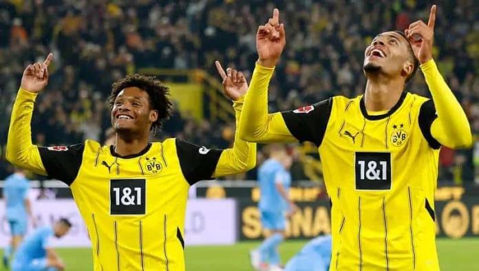 Borussia Dortmund no se aleja de la cima en la Bundesliga