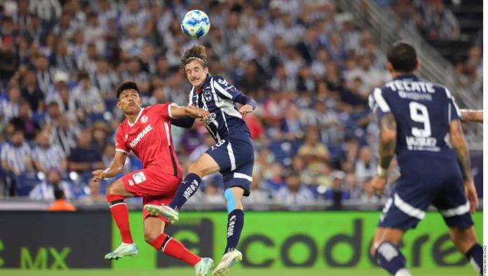 Chivas se luce en casa, pero Rayados... 