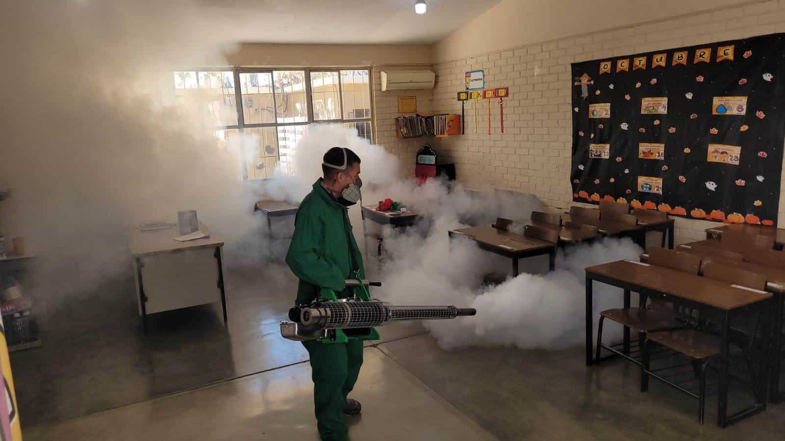 A través de la Jurisdicción Sanitaria 03 en Sabinas, inician con fumigaciones en planteles educativos.