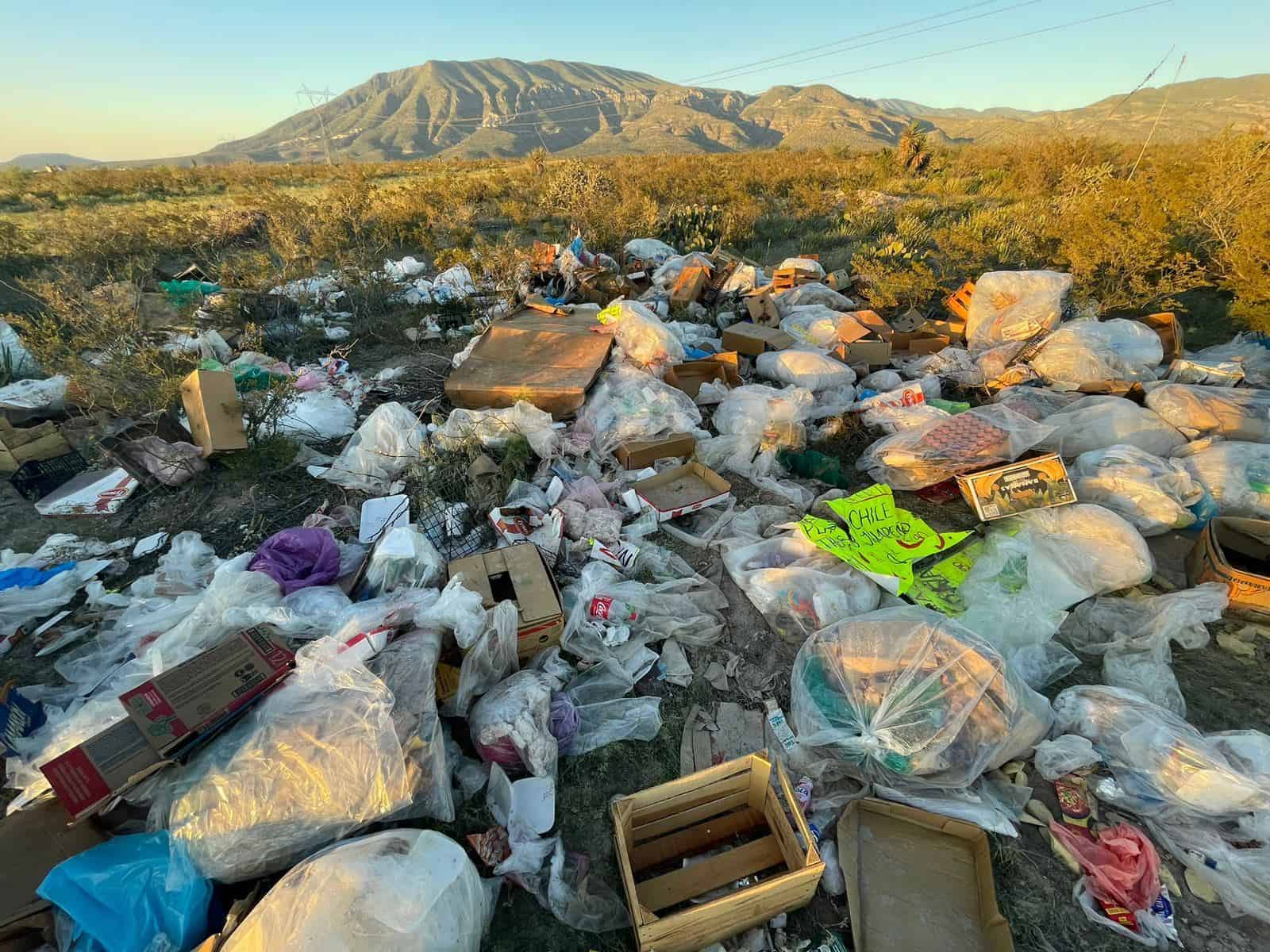 Denuncian basurero de Frutería La Hacienda Castaños