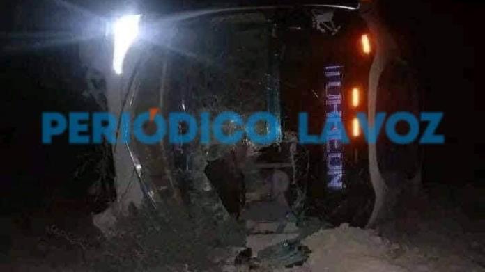 Camionazo en la carretera San Pedro-Cuatro Ciénegas deja una mujer muerta y 13 lesionados Camionazo en la carretera San Pedro-Cuatro Ciénegas deja una mujer muerta y 13 lesionados