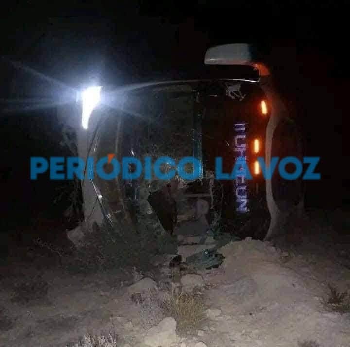 Camionazo en la carretera San Pedro-Cuatro Ciénegas deja una mujer muerta y 13 lesionados