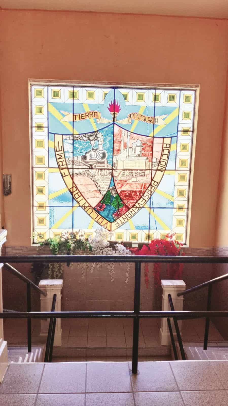 Vitral del Escudo municipio de Sabinas, Coahuila.