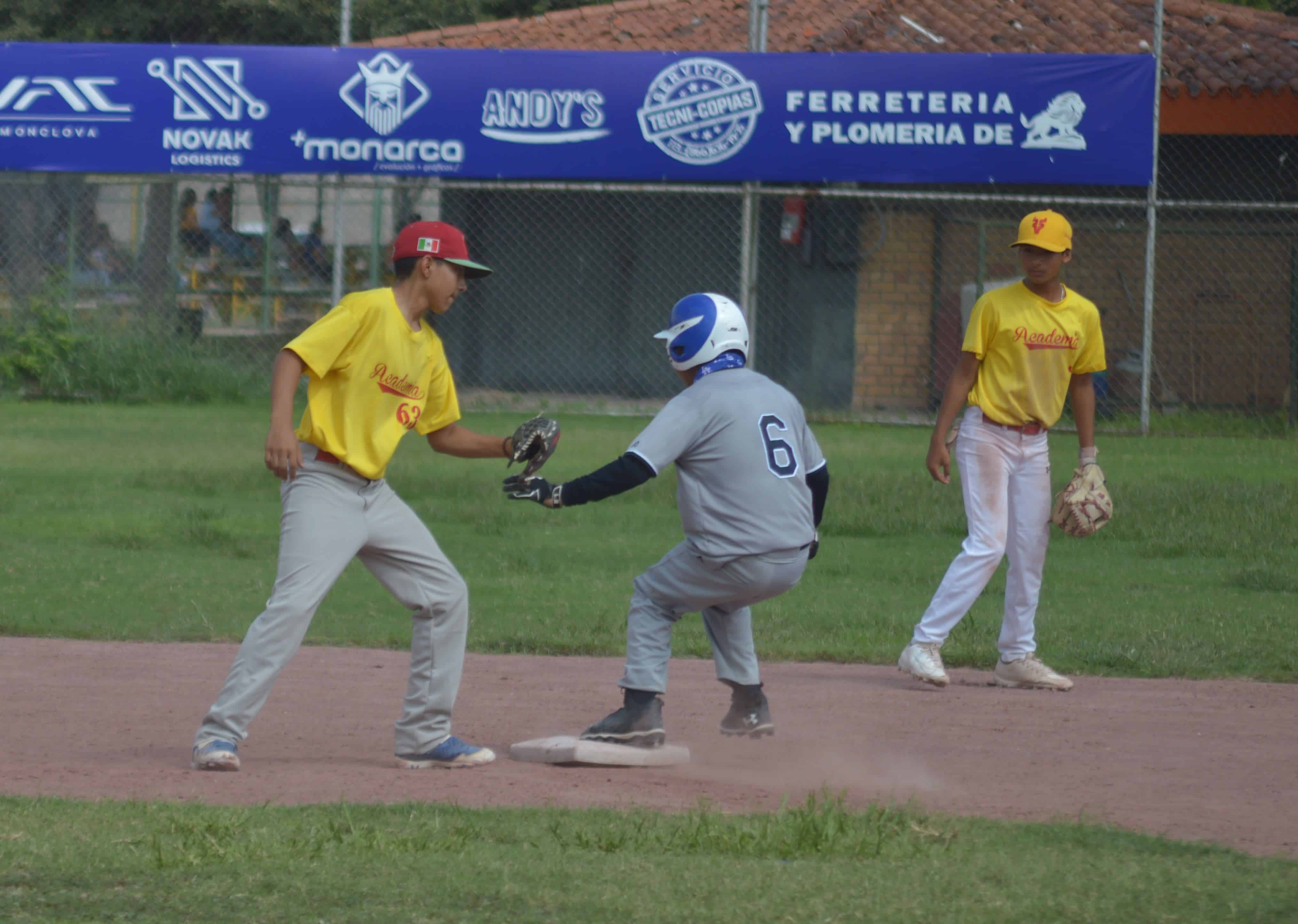 Vence Astros B a su hermano mayor