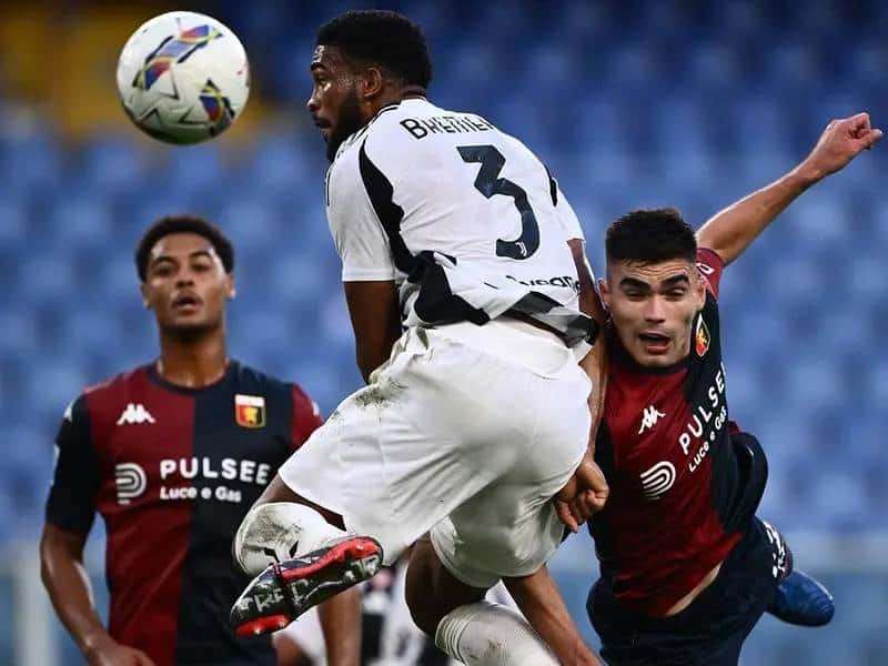 La Juventus golea al Génova de Johan Vásquez