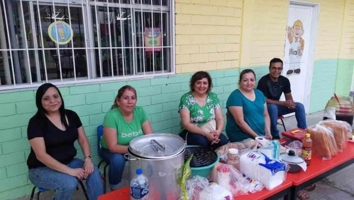 Recaban fondos para su festejo