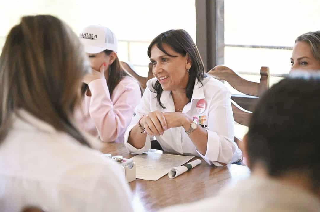 La Presidenta Honoraria del DIF, Liliana Salinas Valdés y la Secretarias del Turismo, Cristina Amezcua y de Medio Ambiente Susana Estens visitaron Boquillas del Carmen.
