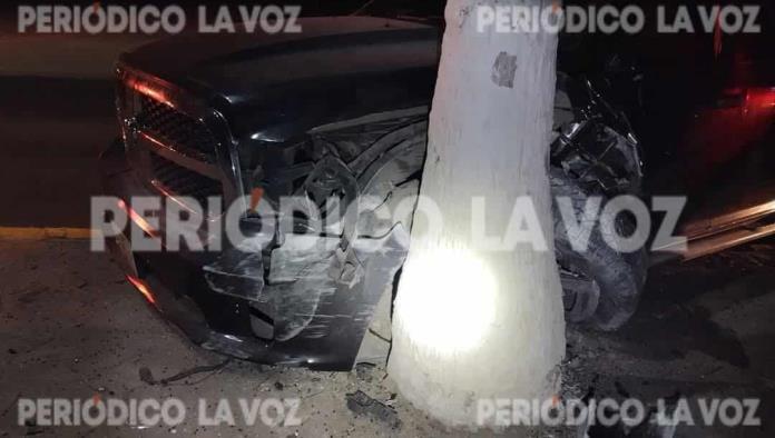 Accidente automovilístico en carretera federal 57 deja daños materiales