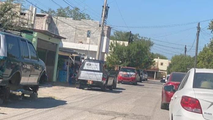 Encuentran a hombre sin vida en portal de vivienda 