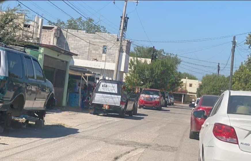 Encuentran a hombre sin vida en portal de vivienda 