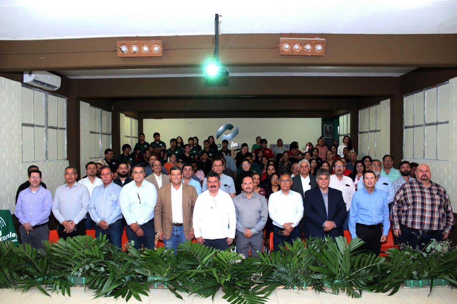 Presenta Conalep informe de actividades y recibe computadoras