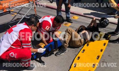 Embiste a pareja en moto