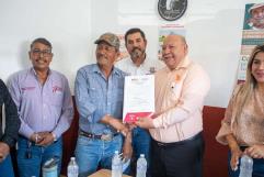 Entrega certificados parcelarios en Castaños