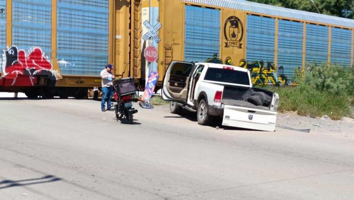 Quiso ganarle el paso al tren