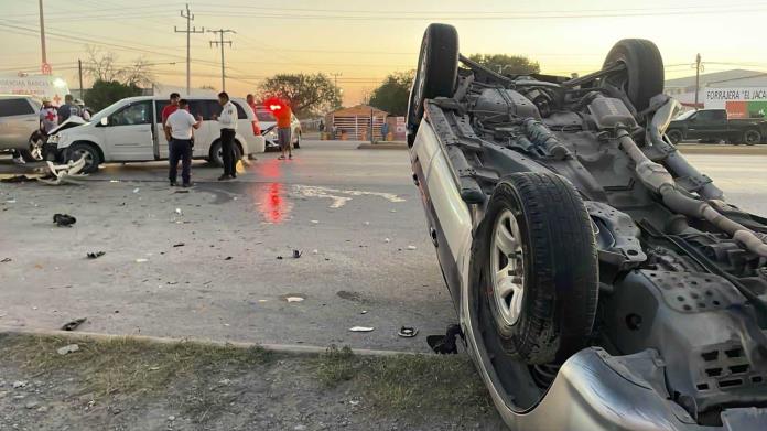 Tremenda Volcadura: Joven Pierde el Control al No Respetar el Derecho de Vía Tremenda Volcadura: Joven Pierde el Control al No Respetar el Derecho de Vía